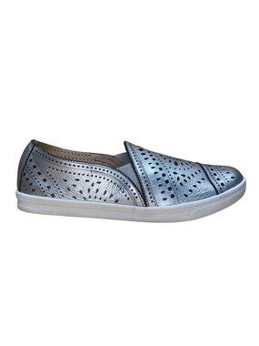 Earth Women’s Silver Metallic Slip-On Perforated Leather Tangelo Shoes Size 10B